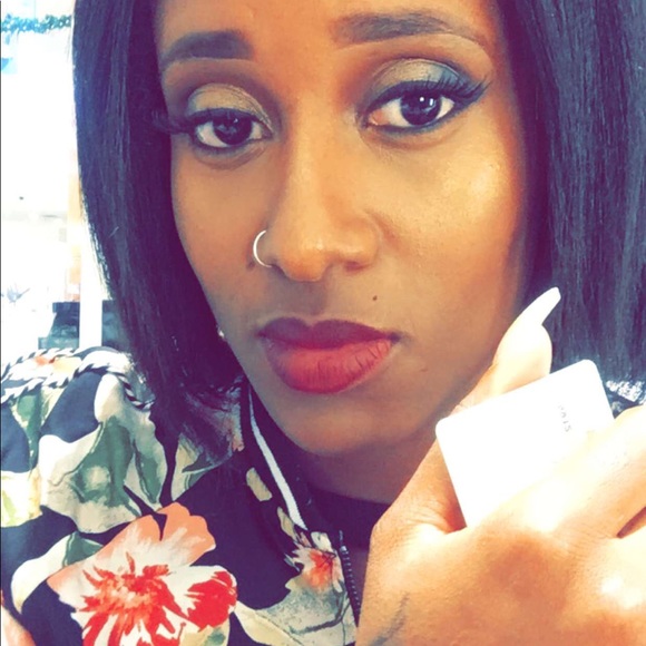 Meet your Posher, Dee - Picture 1 of 1